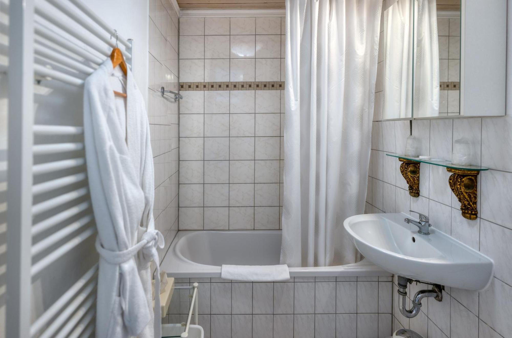 Hotel-Restaurant Central Am Koenigshof Viernheim Eksteriør bilde